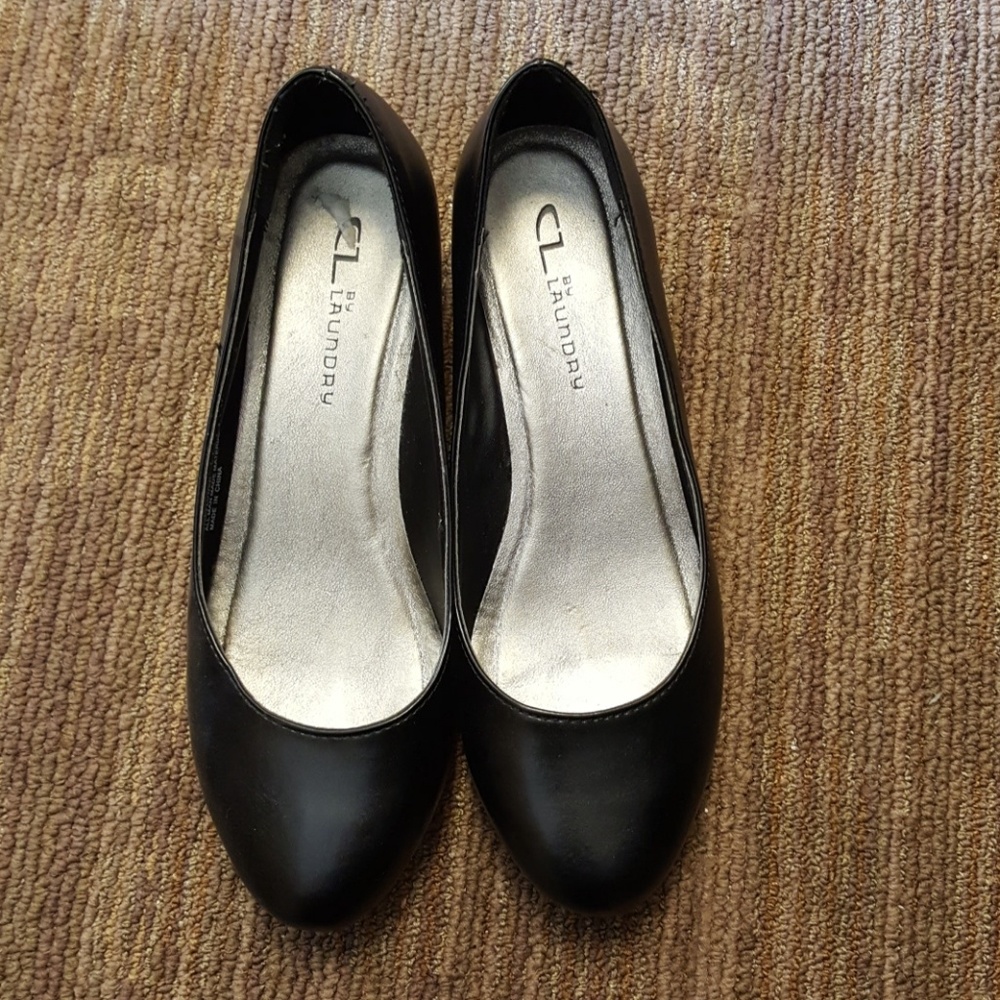 Size 6m black wedges